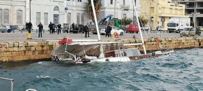 Ιστιοπλοϊκό βυθίζεται στο λιμάνι της Καλαμάτας (εικόνες)